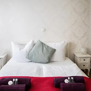 *** Bed & Breakfast My Place Mit Fruehstueckspaket - With Breakfastbox Germania